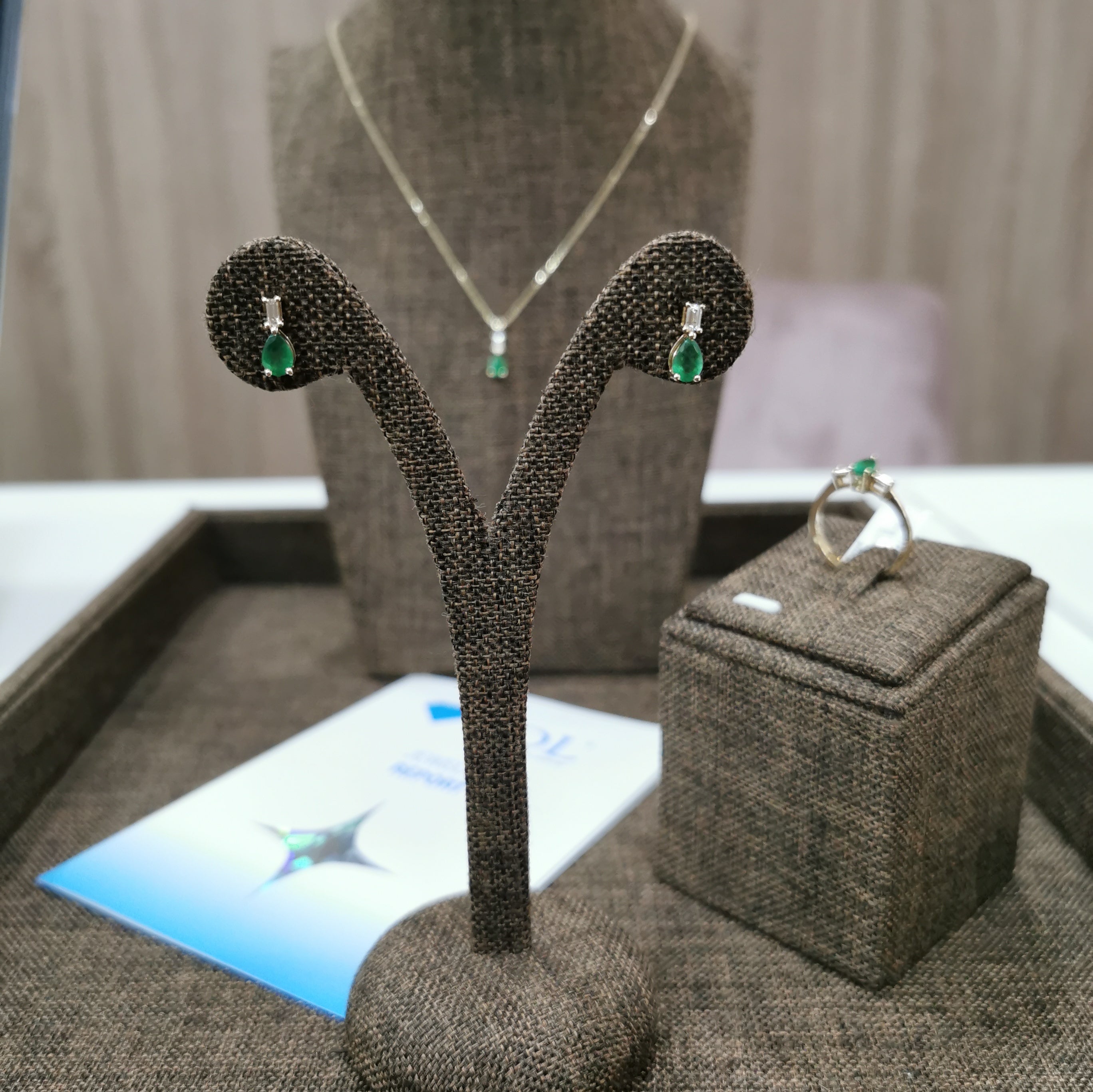 Обеци с Диаманти и Смарагд 0.94 карата